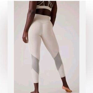 NWT Athleta Salutation Stash Cream Lt Tan Leggings size Medium